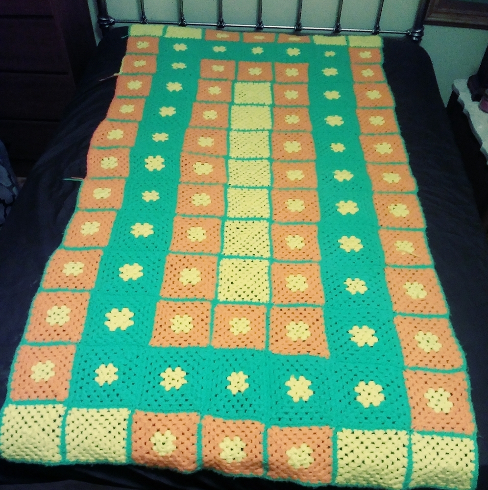 CROCHET THROW COVER SPREAD🏠SIZE 84"×48",HANDCRAFTED GIFT.🛍NEW!!